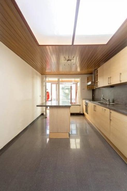 4-bedroom house with veranda/courtyard