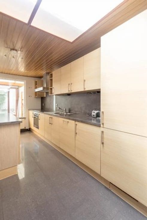 4-bedroom house with veranda/courtyard