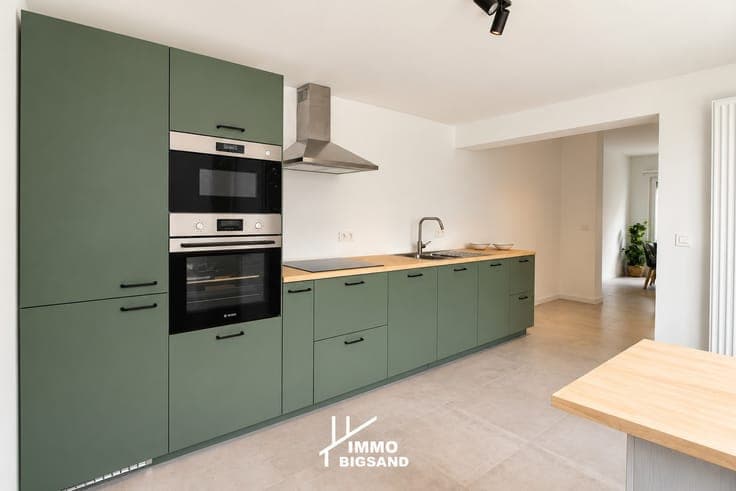 Volledig gerenoveerde woning met tuin en 3 slaapkamers me...