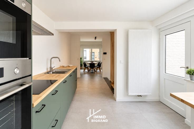 Volledig gerenoveerde woning met tuin en 3 slaapkamers me...