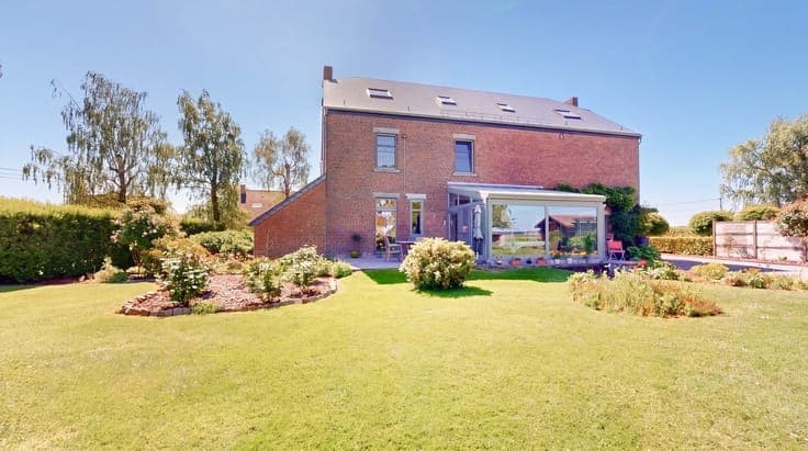 BELLE GRANDE MAISON DE CARACTERE AVEC BEAUCOUP DE POTENTIEL