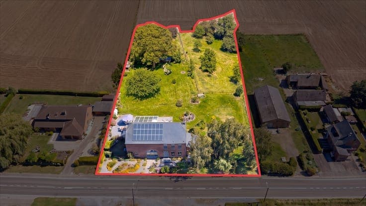 BELLE GRANDE MAISON DE CARACTERE AVEC BEAUCOUP DE POTENTIEL