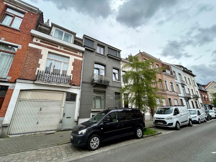 Three-bedroom family home with garden