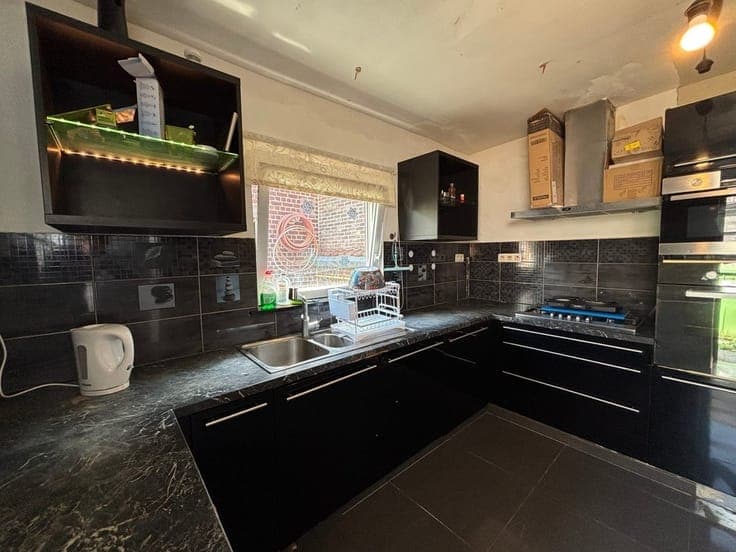 HOUSE TO REFRESH WITH 3 BEDROOMS AND GARDEN