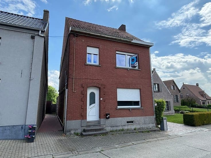 HOUSE TO REFRESH WITH 3 BEDROOMS AND GARDEN