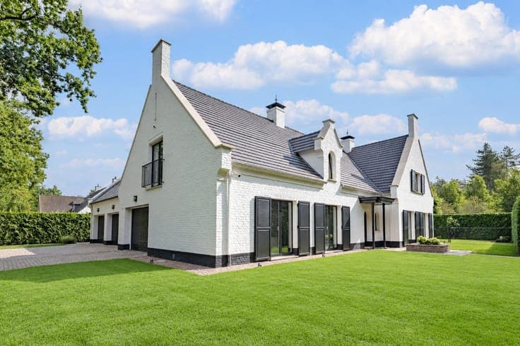 Luxury villa with ground floor living and wellness facilitie
