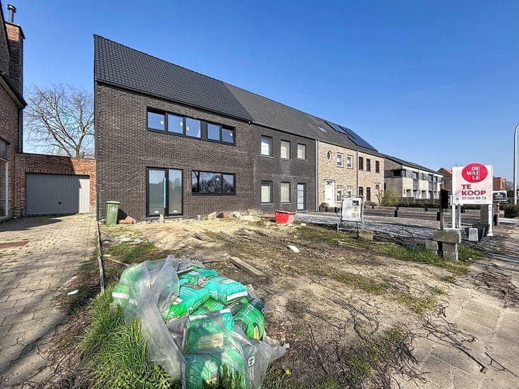 Semi-detached structure for sale near the center of Wuustwez