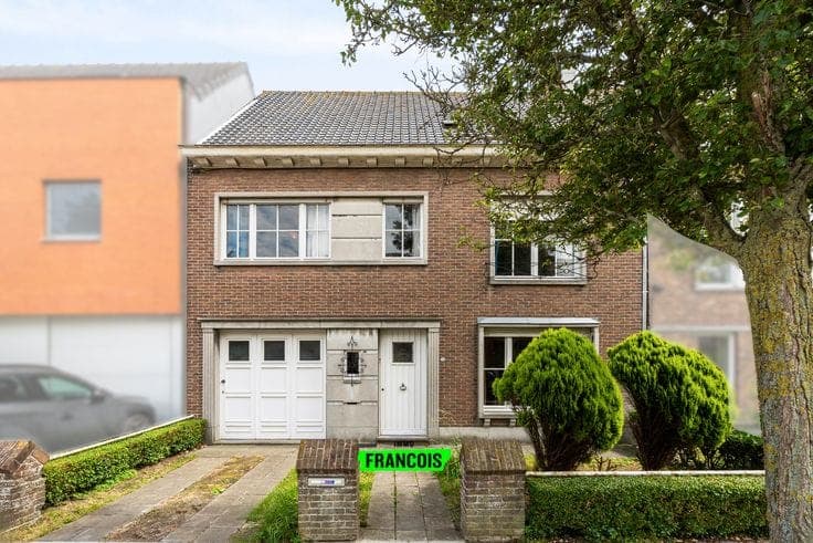 Spacious family home to renovate with 6 bedrooms and deep g…