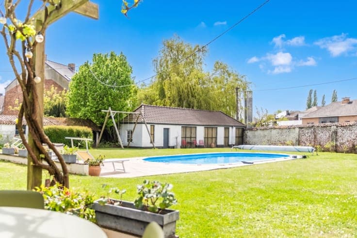 Elegant mansion house with great potential