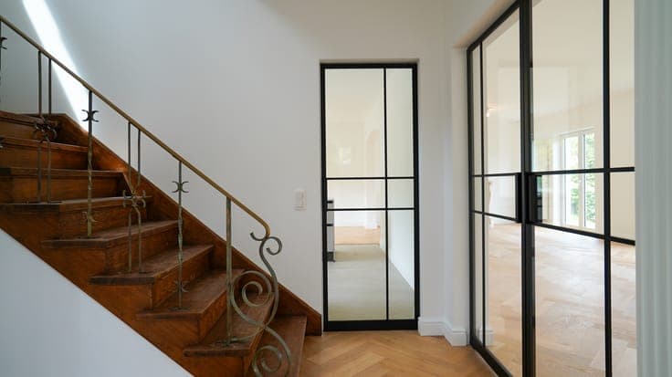 Elegant renovated villa with unique views over the Meuse