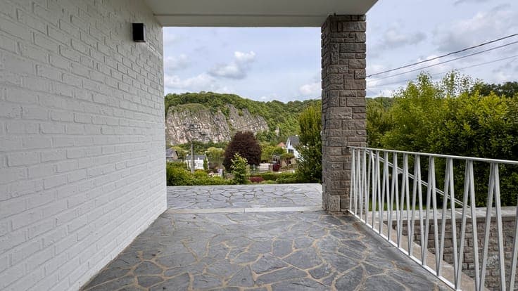 Elegant renovated villa with unique views over the Meuse
