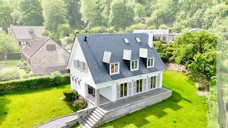Elegant renovated villa with unique views over the Meuse
