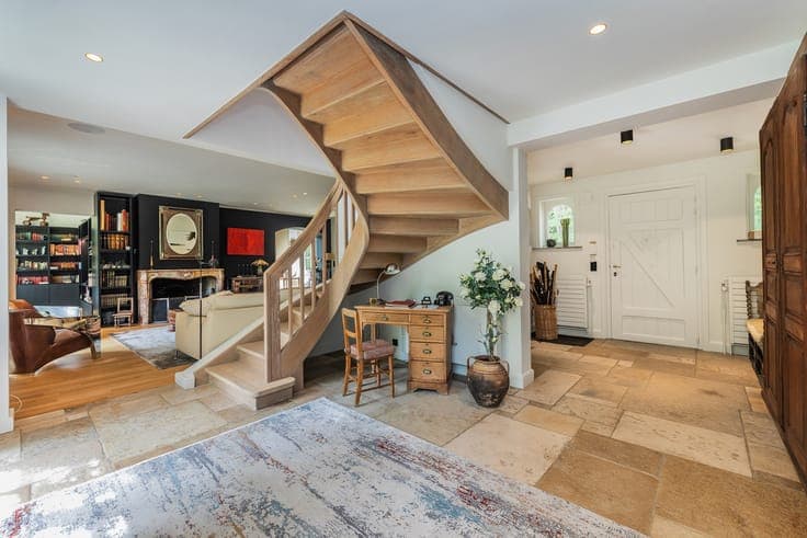 Exceptional villa with concierge service and separate office