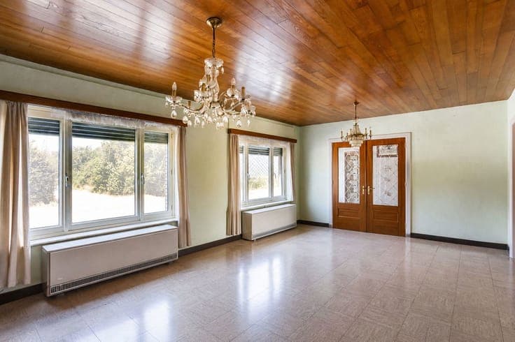 Semi-detached home with garage and garden, to be renovated!
