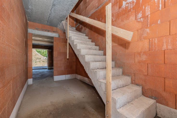 Contemporary house to customize – closed structural work