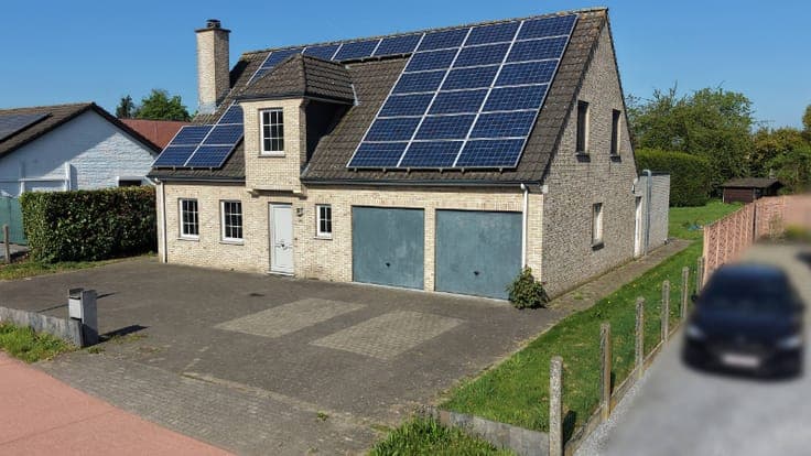Villa van 265m² op 15 are met kantoor-praktijkruimte van ...