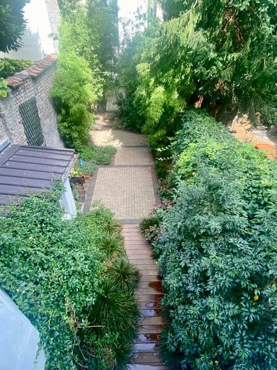 Flagey, superb 3-bedroom town house + office room