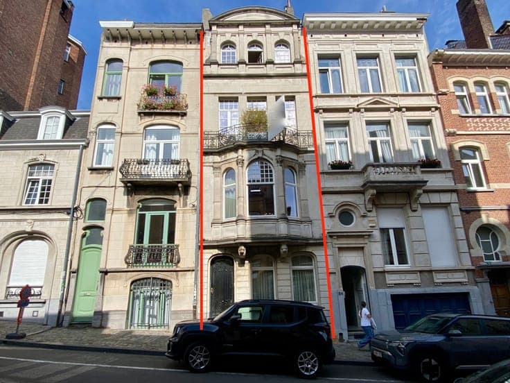 Flagey, superb 3-bedroom town house + office room