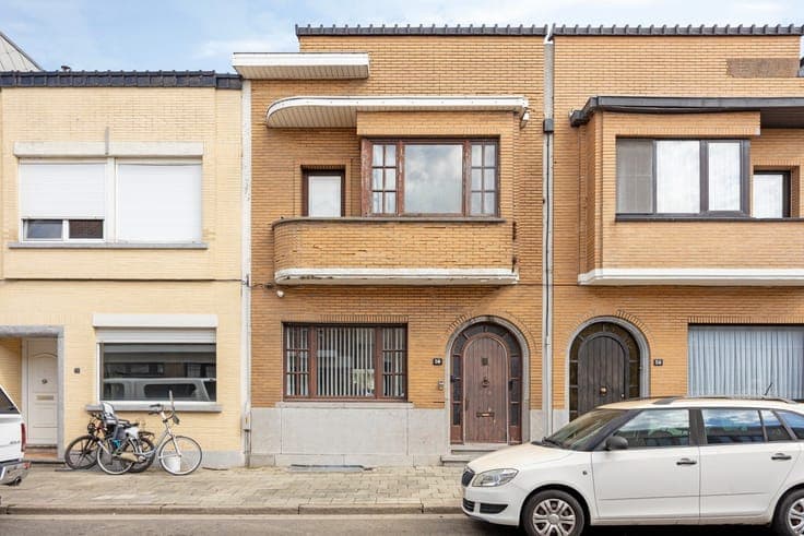 Verrassend ruime gezinswoning met tuin op toplocatie te L...