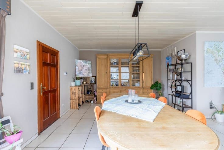Instapklare halfopen bebouwing met garage en open zicht o...