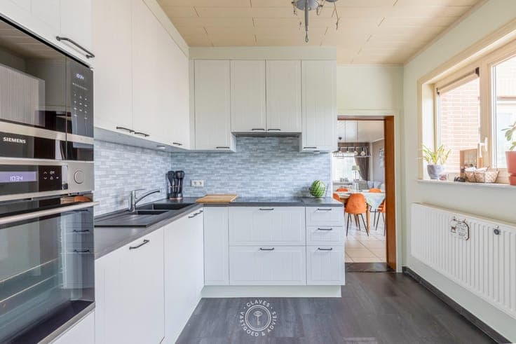 Instapklare halfopen bebouwing met garage en open zicht o...