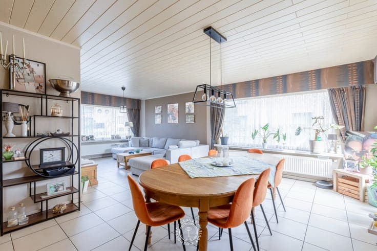 Instapklare halfopen bebouwing met garage en open zicht o...