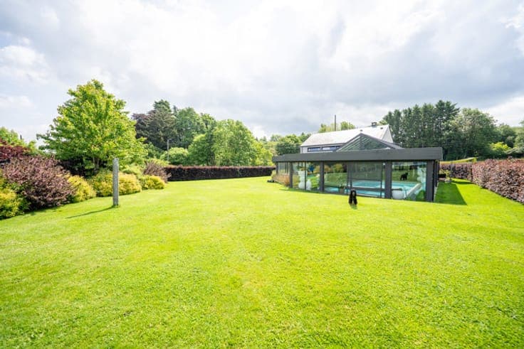 Superb property with indoor pool in the heart of Libin