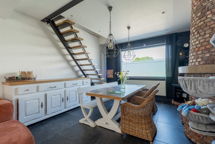 Spacious family home with garage and large garden