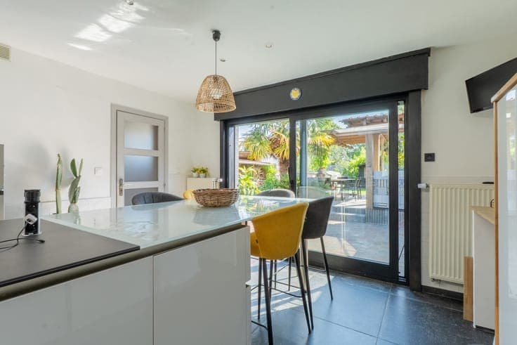 Spacious family home with garage and large garden