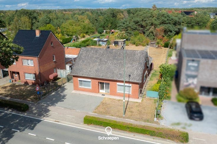 Centraal gelegen gezinswoning met 3 tot 4 slpks op percee...