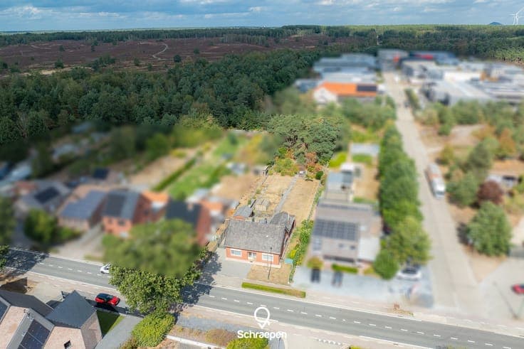 Centraal gelegen gezinswoning met 3 tot 4 slpks op percee...