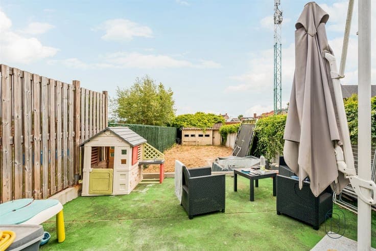 4-bedroom family home with a double parking space in Anzegem