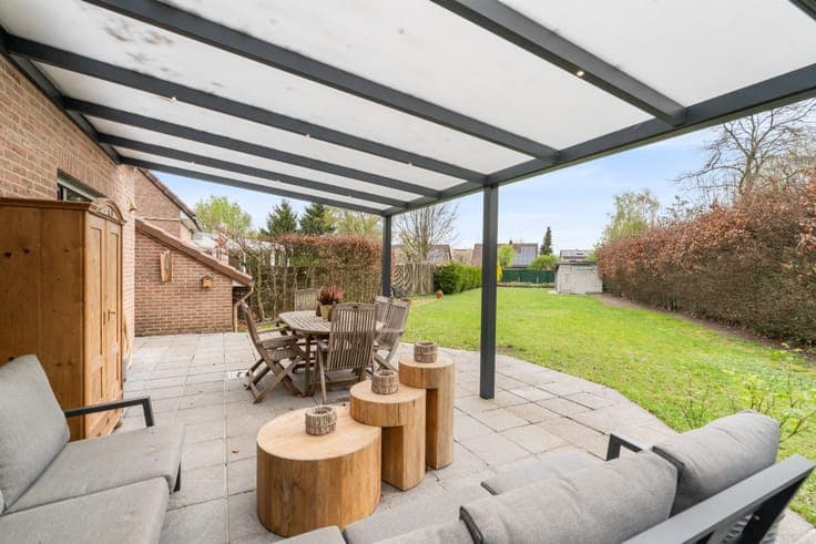 For sale in Meise: a 3- to 4-bedroom house.