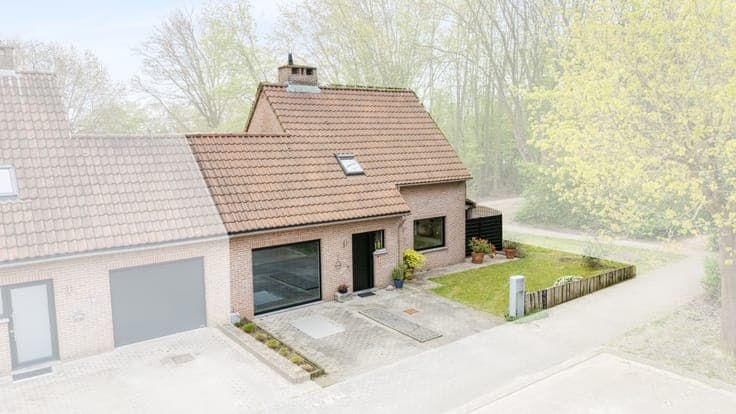For sale in Meise: a 3- to 4-bedroom house.