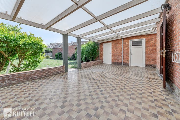 Te renoveren woning op toplocatie in Belsele!
