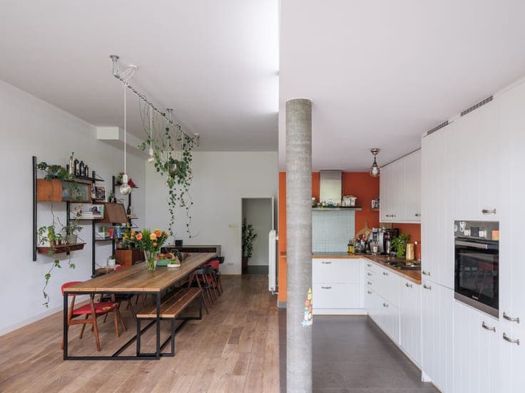 Instapklare gezinswoning met 4 slaapkamers op een groen p...