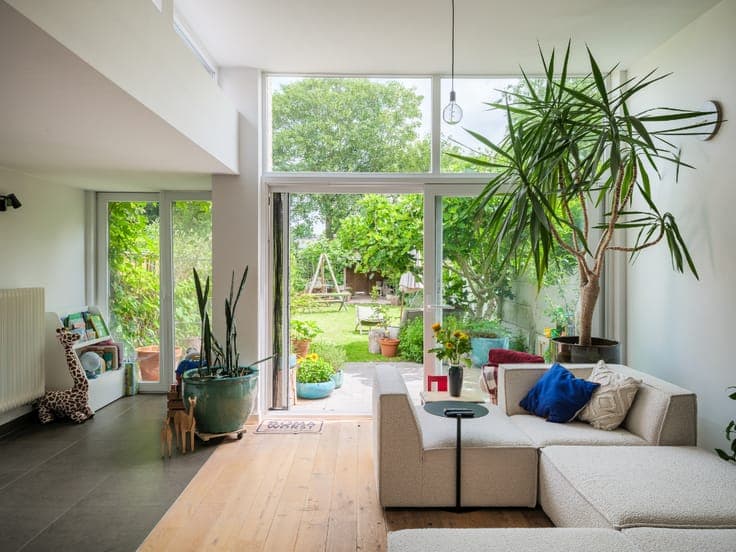Instapklare gezinswoning met 4 slaapkamers op een groen p...