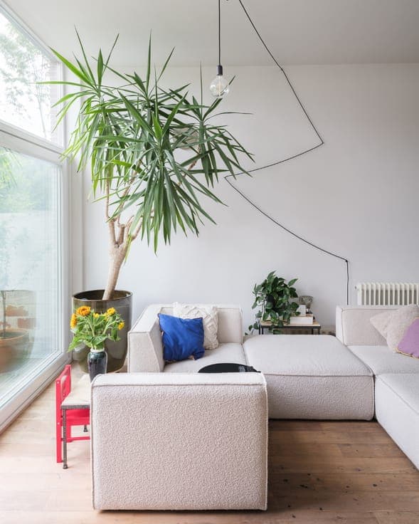 Instapklare gezinswoning met 4 slaapkamers op een groen p...