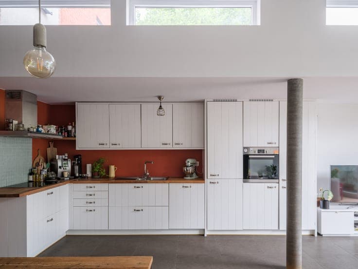 Instapklare gezinswoning met 4 slaapkamers op een groen p...