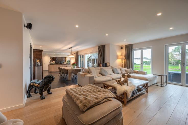 Detached villa with perfect orientation, nestled in a pri...