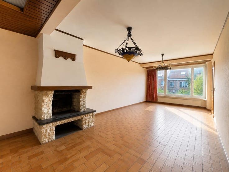 TRANSVAAL – SPACIOUS 4-BEDROOM HOUSE + GARDEN AND GARAGE