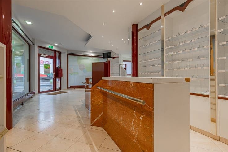 Commercial space with apartment