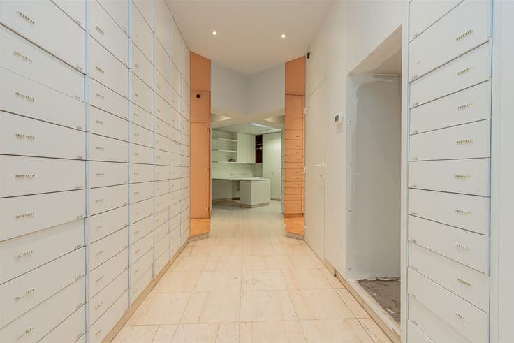 Commercial space with apartment