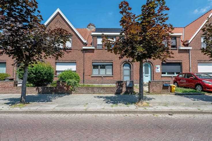 House to Renovate- 3 Bedrooms and Solar panels