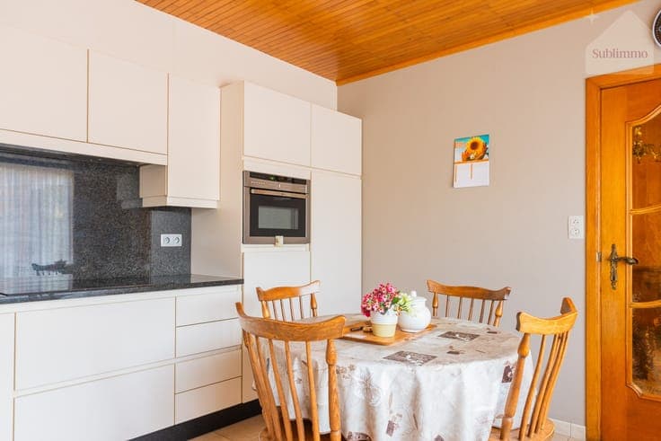 Eengezinswoning met 4 slaapkamers, garage en volledig omh...