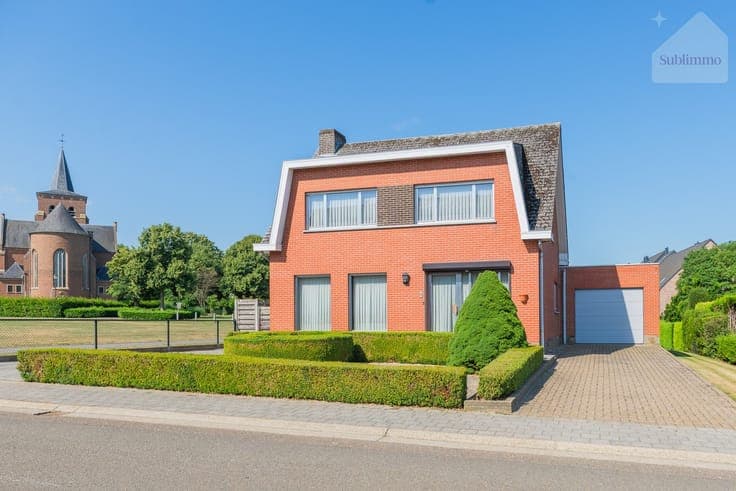 Eengezinswoning met 4 slaapkamers, garage en volledig omh...