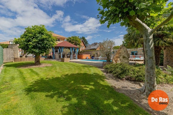 SINT-LIEVENS-HOUTEM - Spaanse villa met zwembad