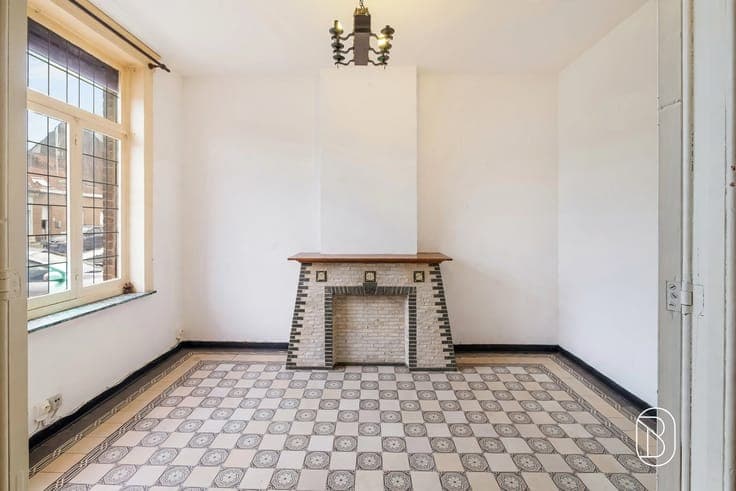 House in the center of Lessines requiring renovation