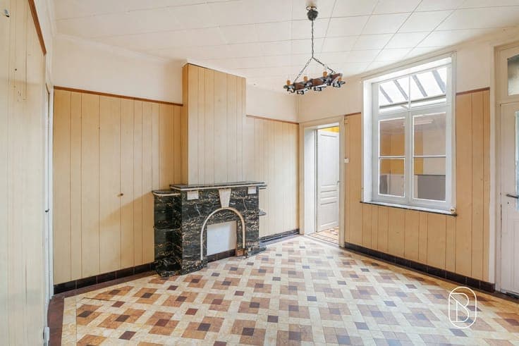 House in the center of Lessines requiring renovation