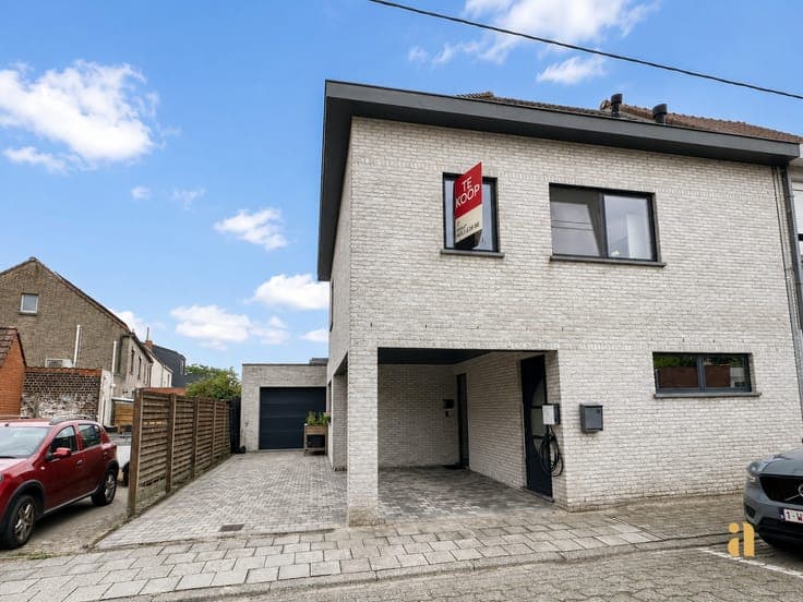Recent property, with space for the perfect aperitif